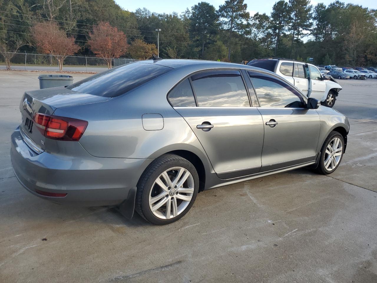 2017 Volkswagen Jetta - Image 3
