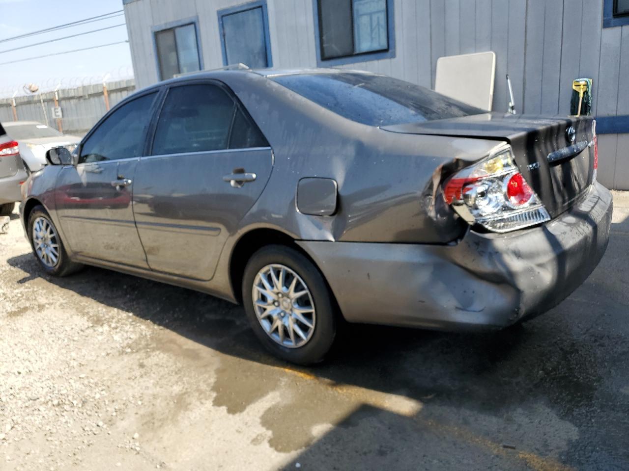 2005 Toyota Camry - Image 2