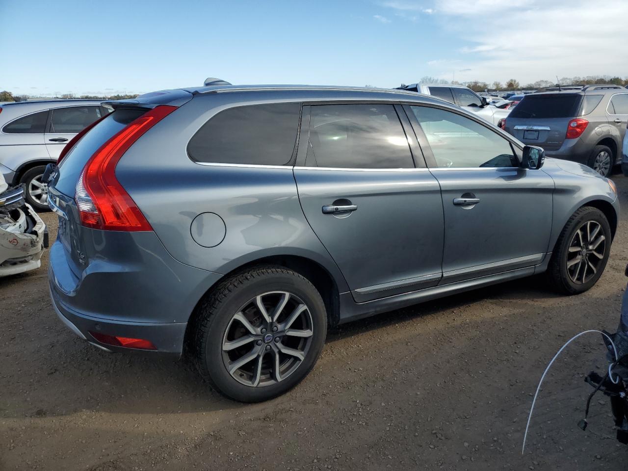 2017 Volvo XC60 - Image 3