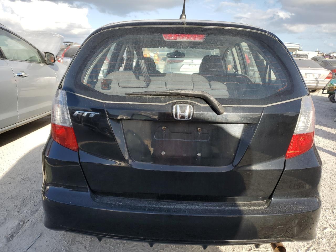 2011 Honda Fit VIN: JHMGE8H37BS008471 Lot: 77190614