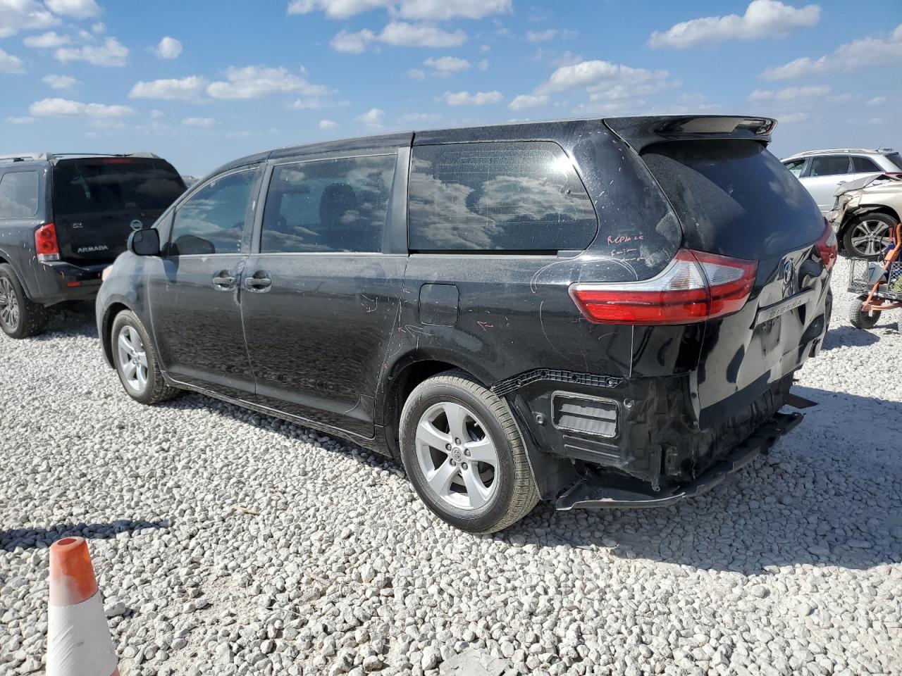 2015 Toyota Sienna - Image 2