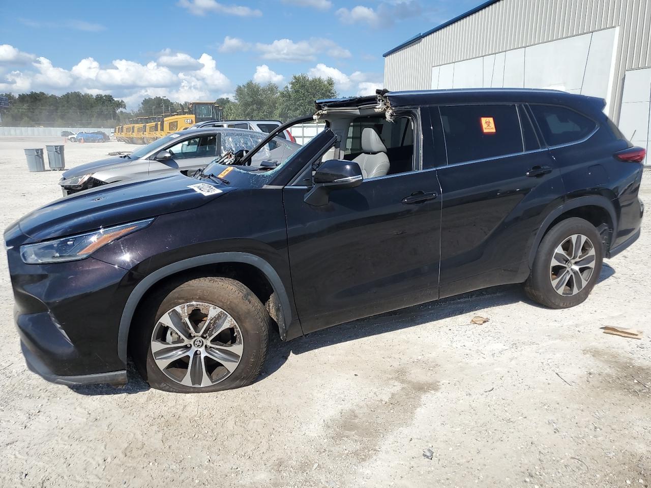 5TDGZRAH8MS045686 2021 TOYOTA HIGHLANDER - Image 1