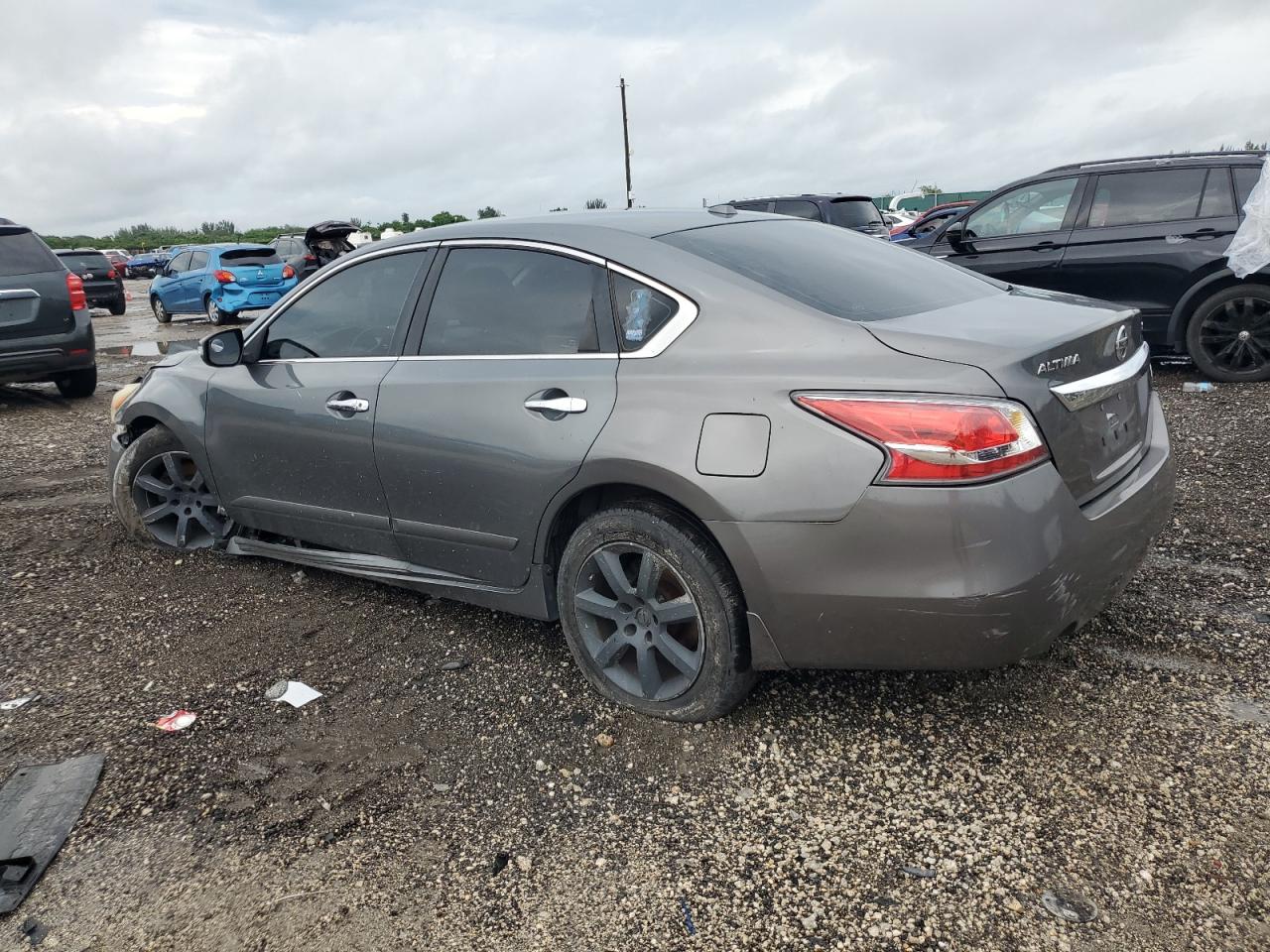 2015 Nissan Altima - Image 2