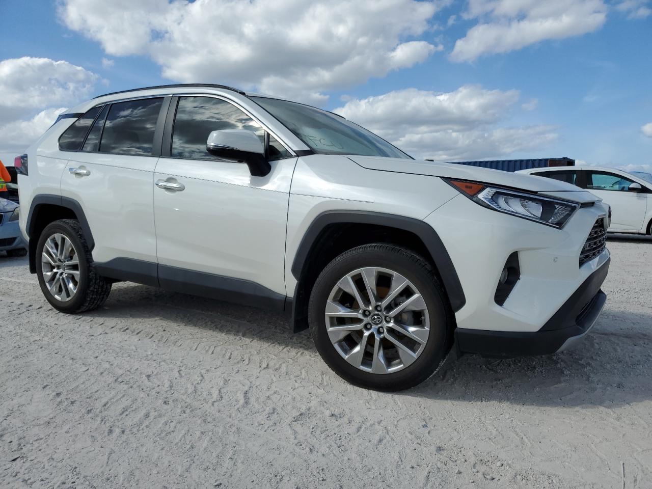 2019 Toyota RAV 4 - Image 4