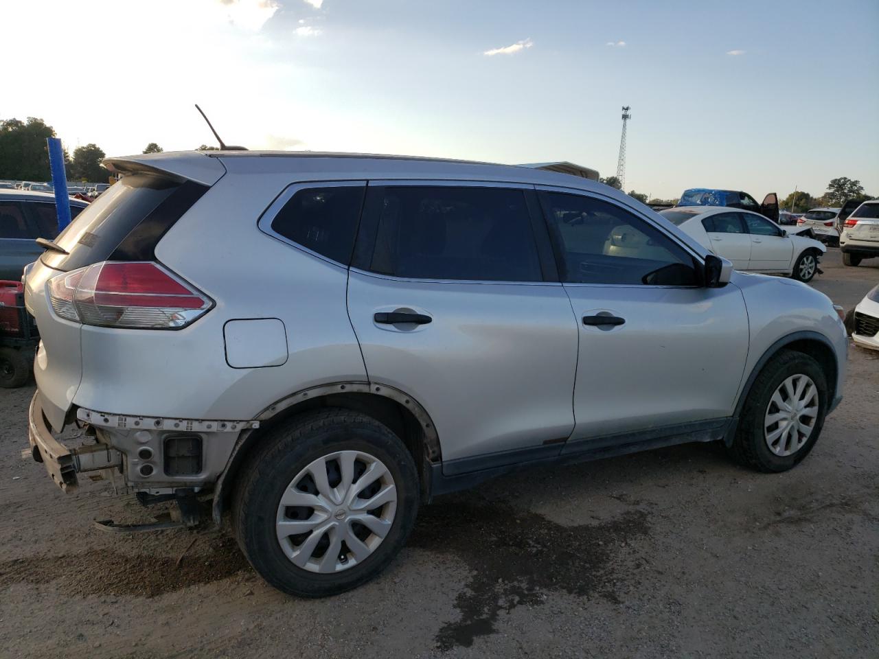 2016 Nissan Rogue - Image 3