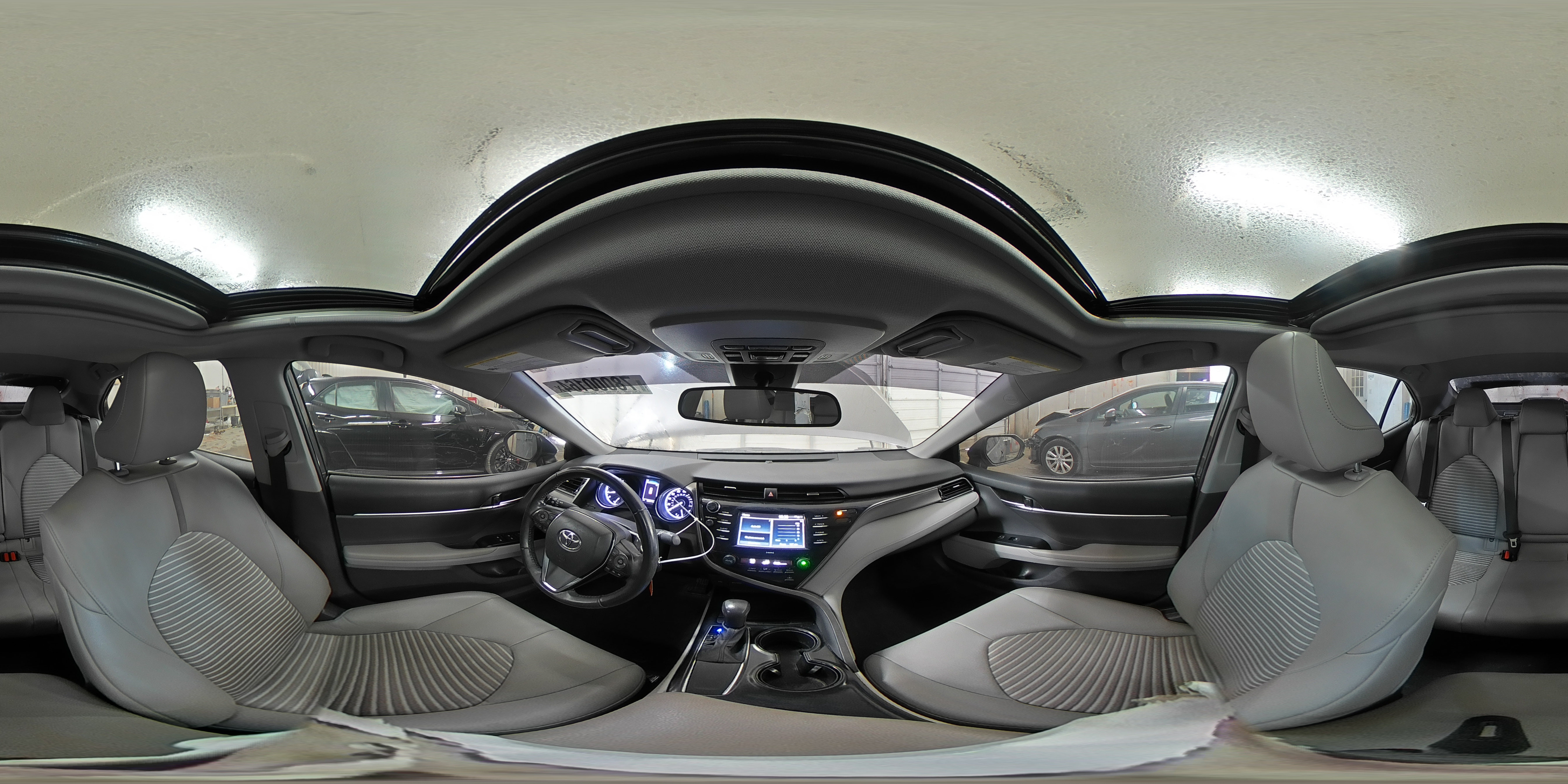 2020 Toyota Camry - Image 15