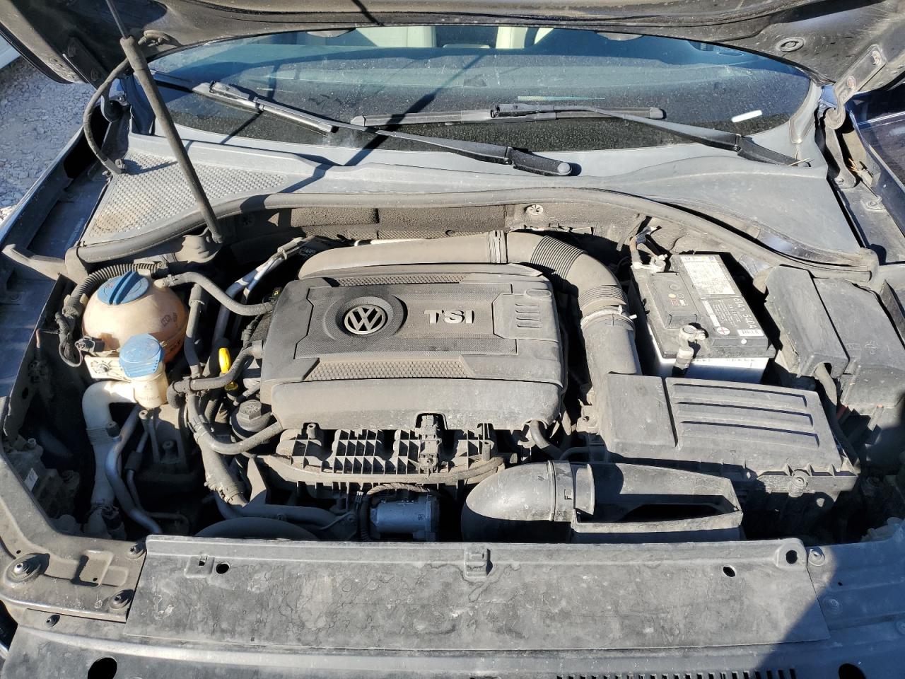 2014 Volkswagen Passat - Image 11
