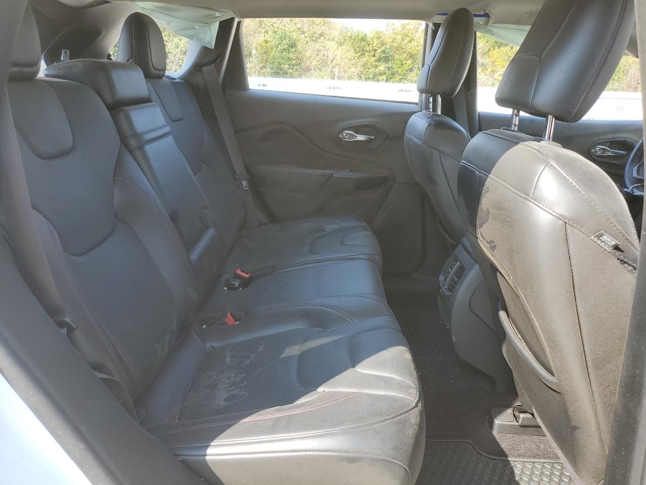 2019 Jeep Cherokee - Image 11