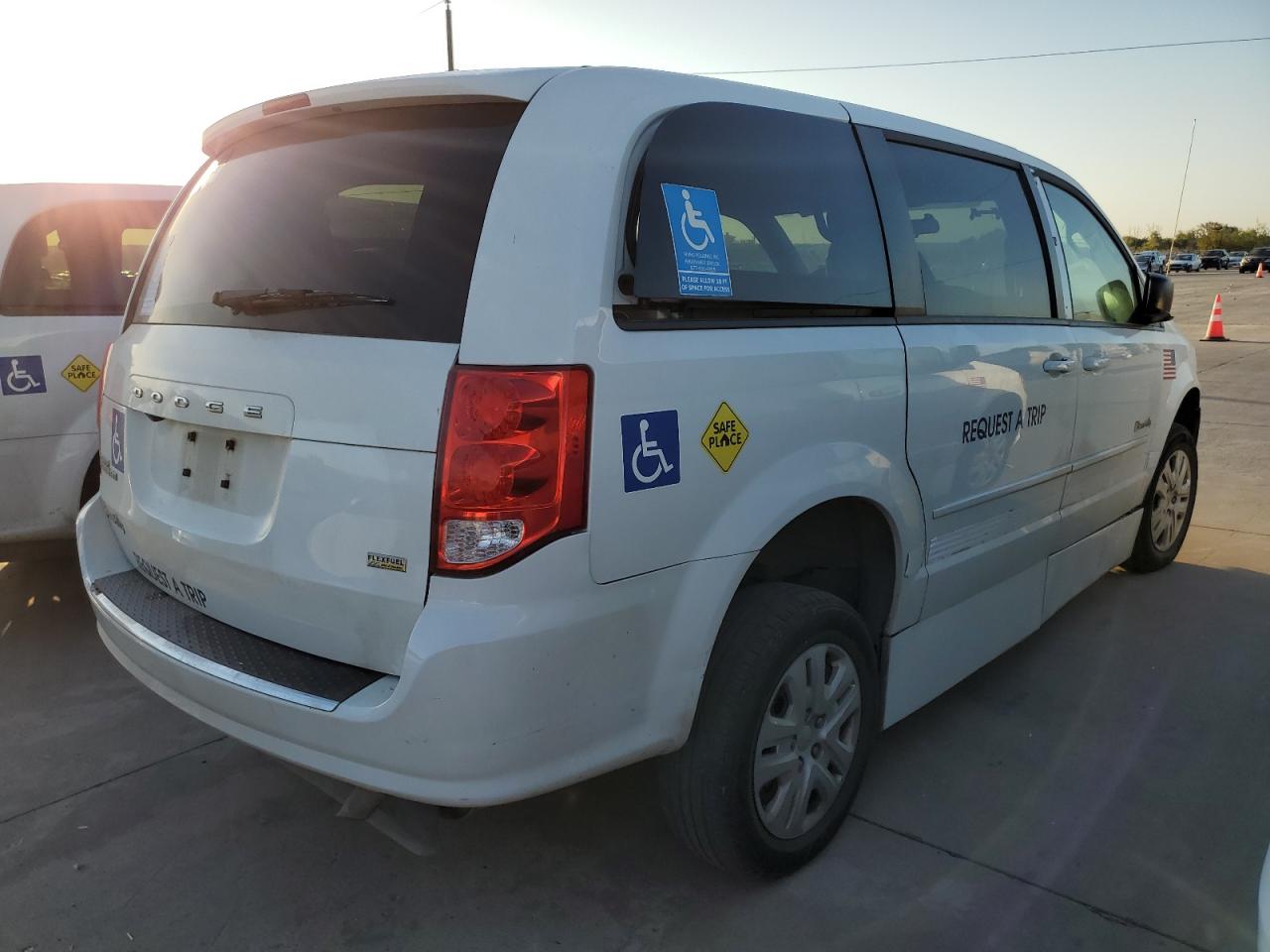 2017 Dodge Caravan - Image 3