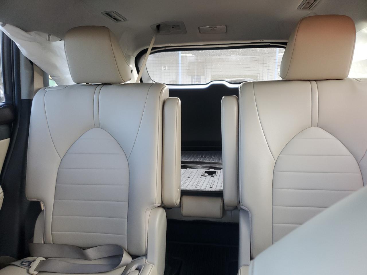 2022 Toyota Highlander - Image 10