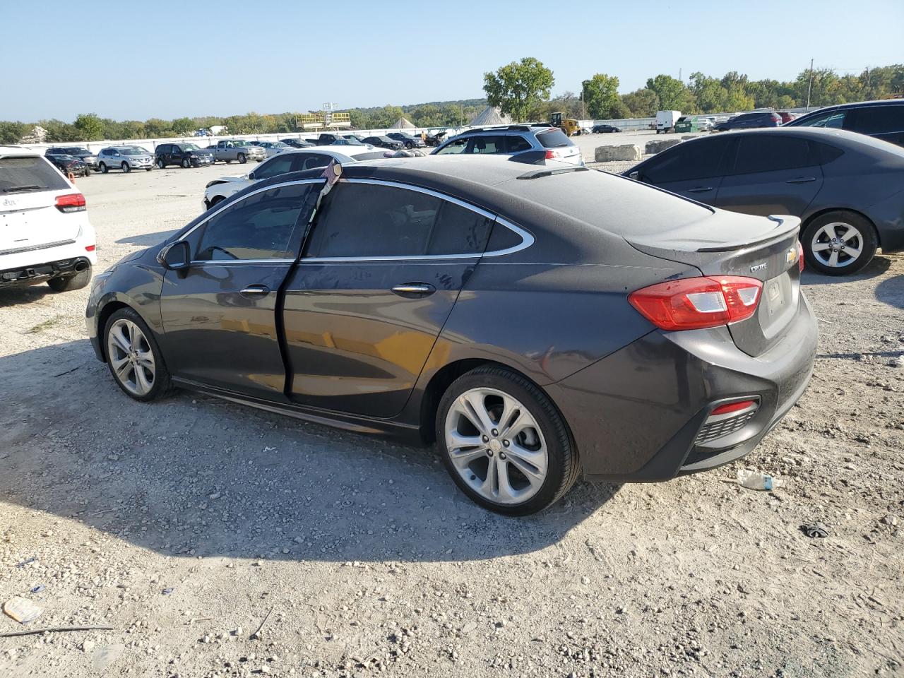 2016 Chevrolet Cruze - Image 2