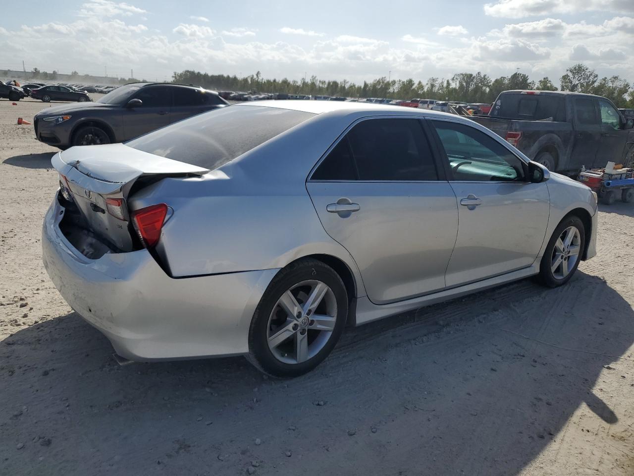 2014 Toyota Camry - Image 3