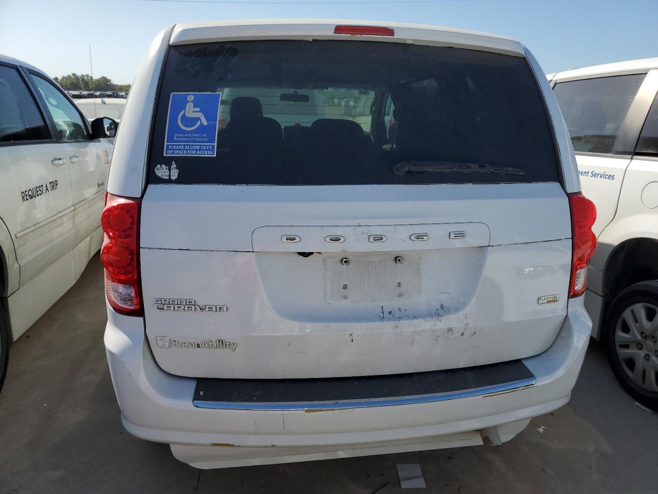 2017 Dodge Caravan - Image 6
