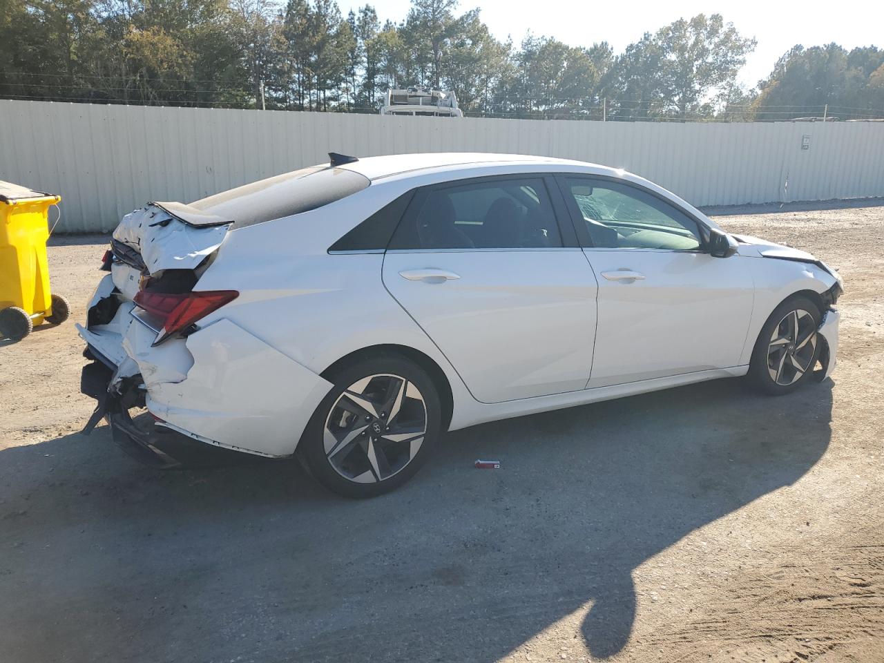 2022 Hyundai Elantra - Image 3