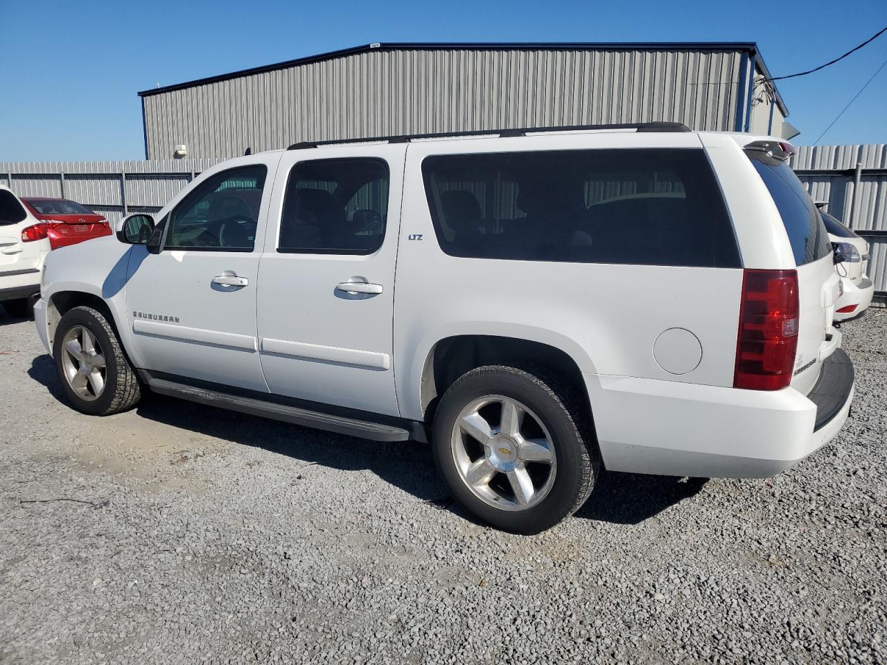 2007 Chevrolet Suburban - Image 2
