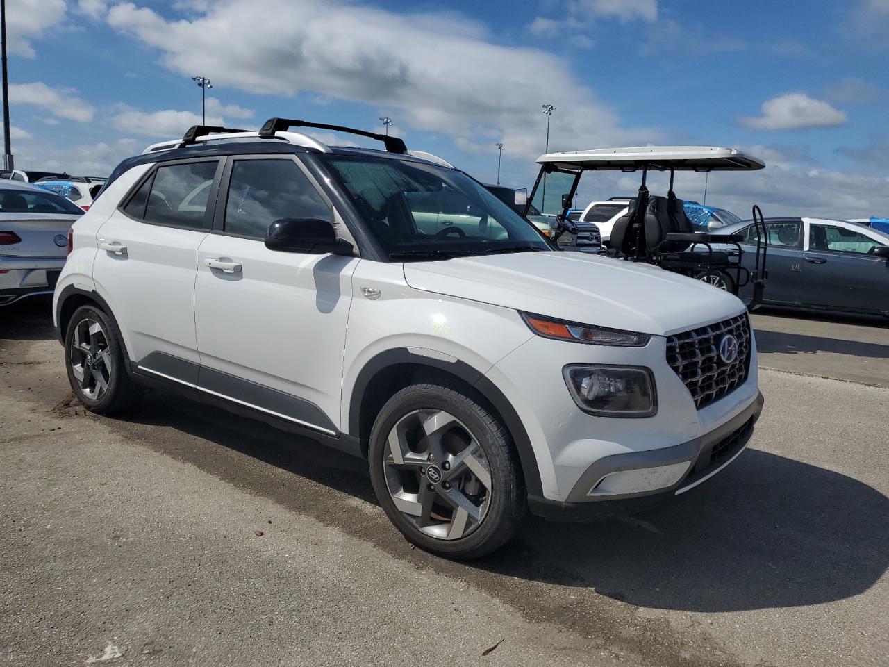 2022 Hyundai Venue - Image 4