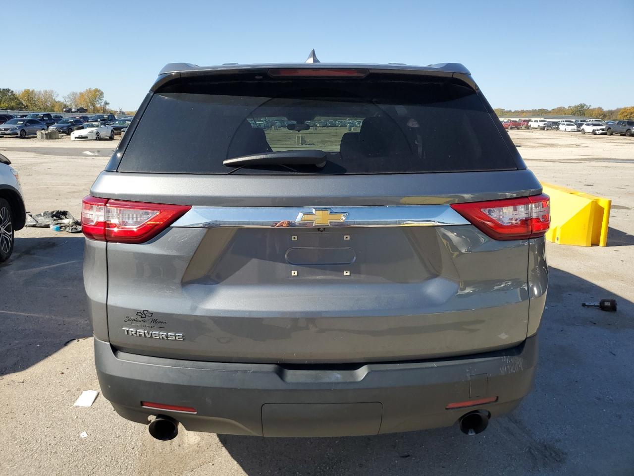 2018 Chevrolet Traverse Ls VIN: 1GNERFKW7JJ185831 Lot: 77023394