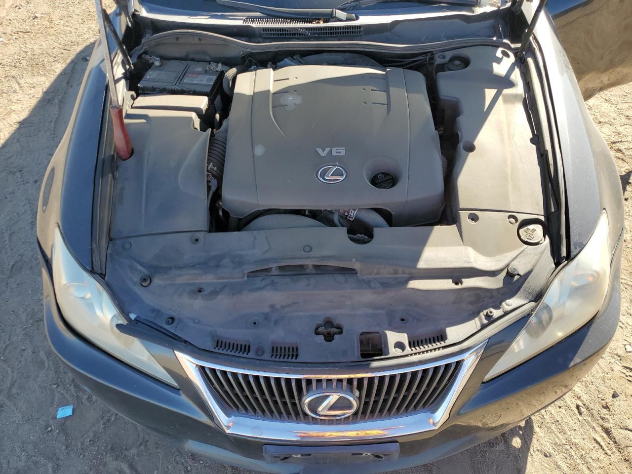 2010 Lexus IS - Image 11