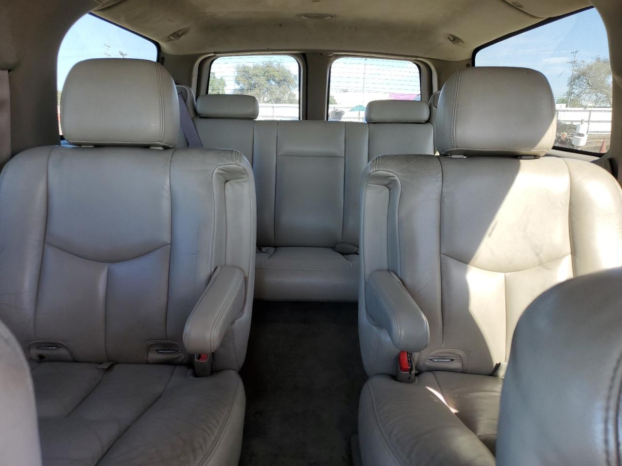 2004 Chevrolet Suburban K1500 VIN: 3GNFK16Z54G200137 Lot: 77475084