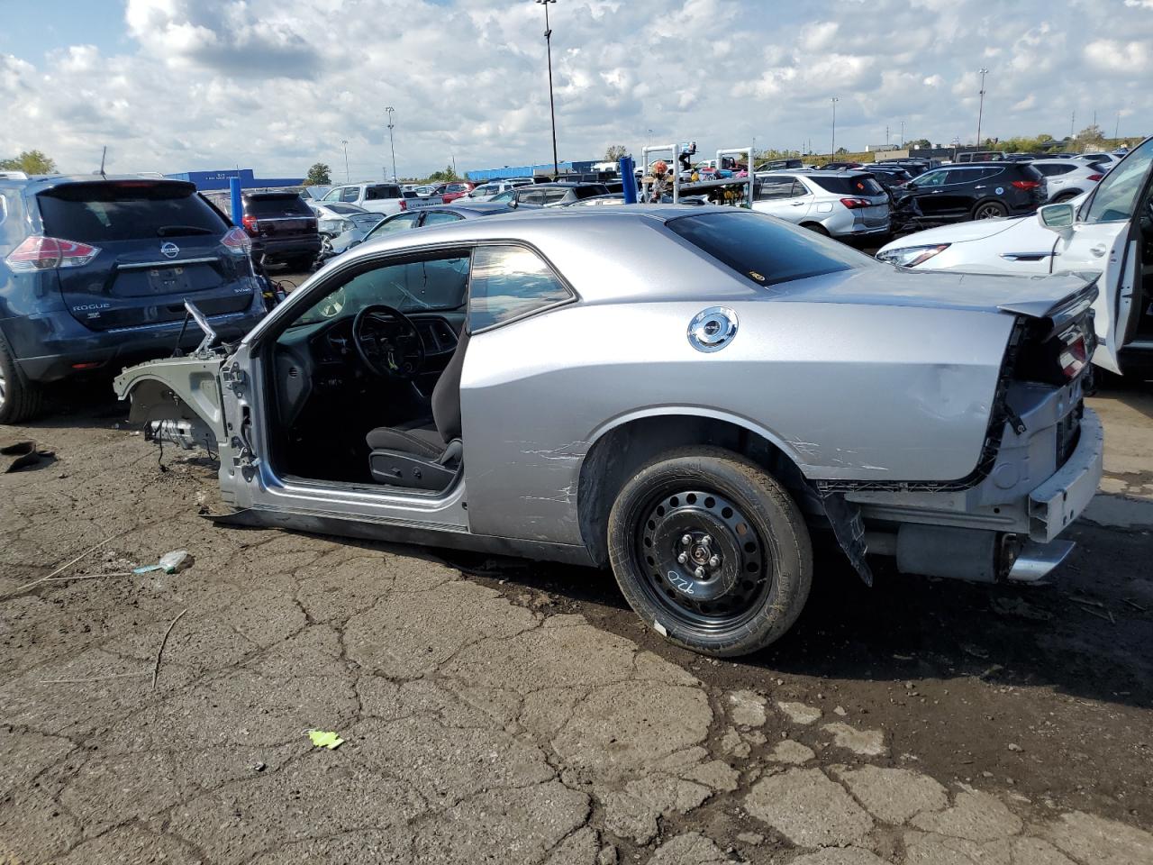 2C3CDZBT0HH561310 2017 DODGE CHALLENGER - Image 2