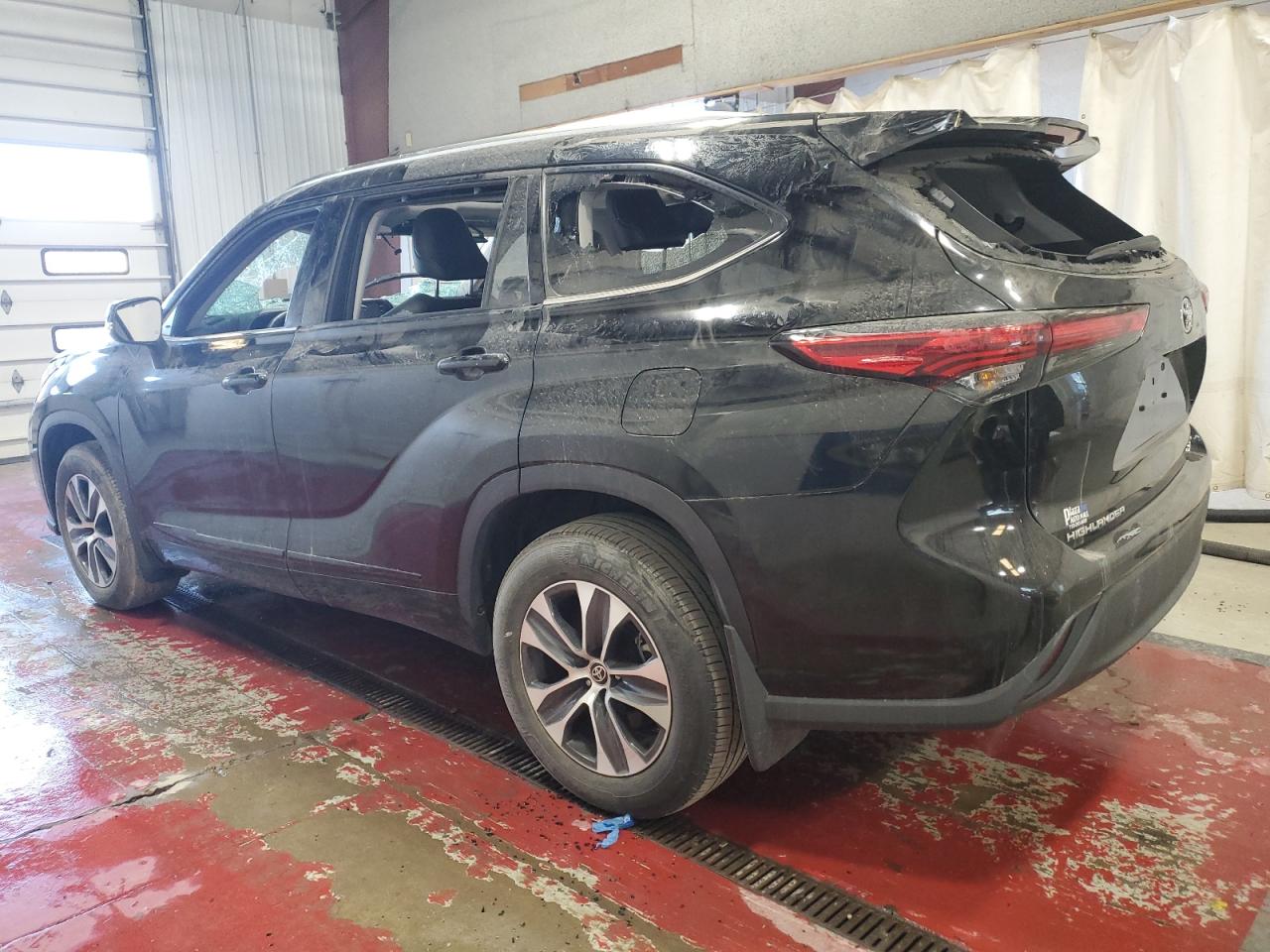 2021 Toyota Highlander - Image 2