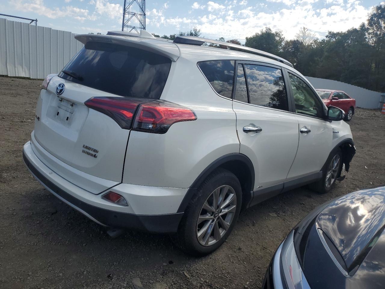 2018 Toyota RAV 4 - Image 3
