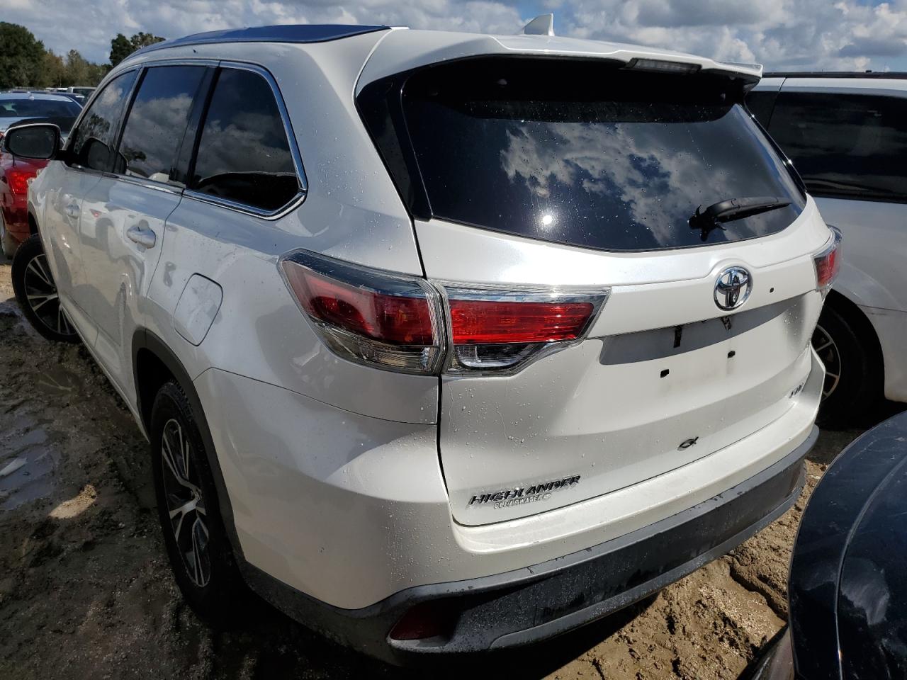 5TDKKRFH3GS165892 2016 Toyota Highlander Xle