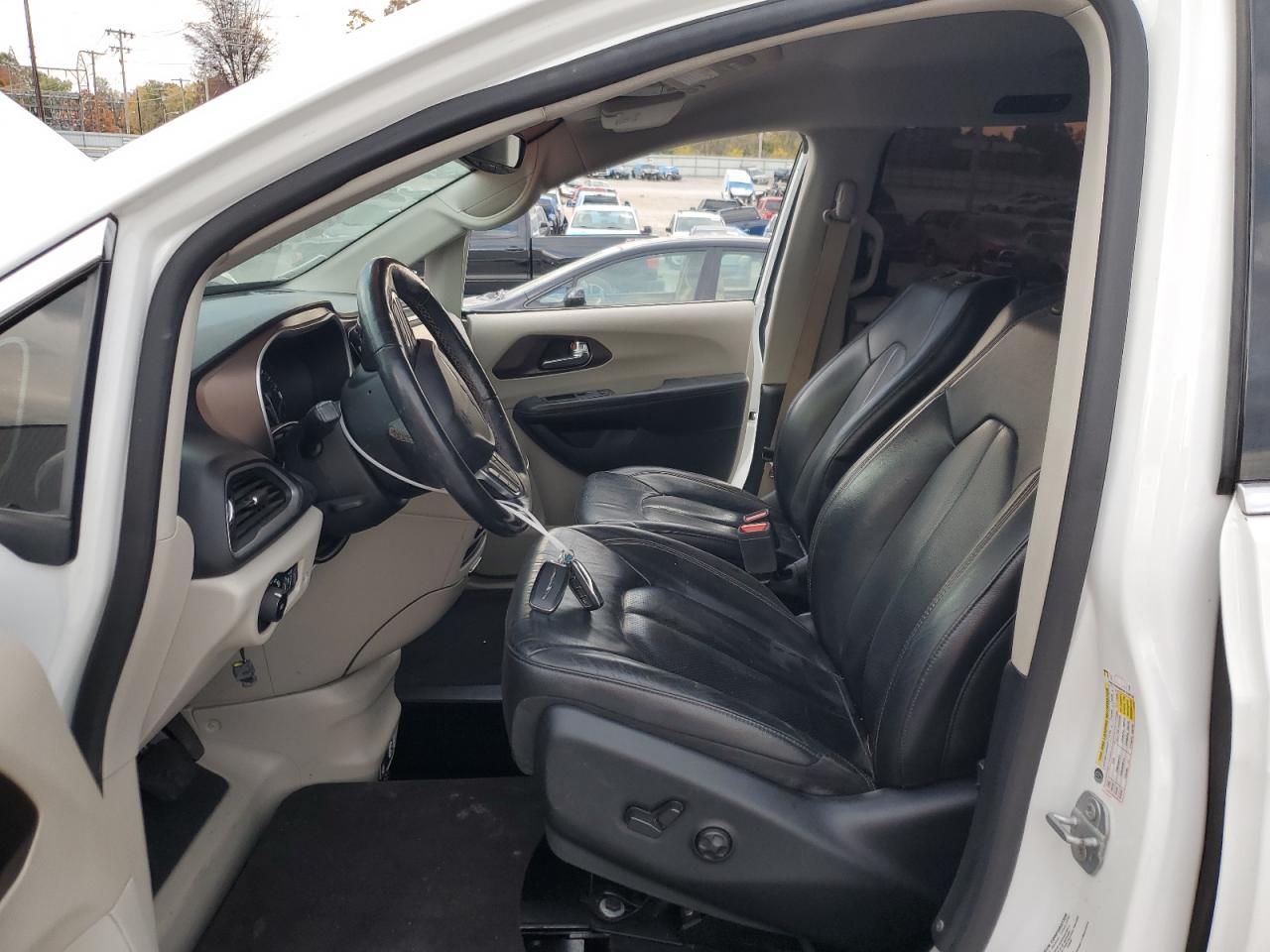 2019 Chrysler Pacifica - Image 7