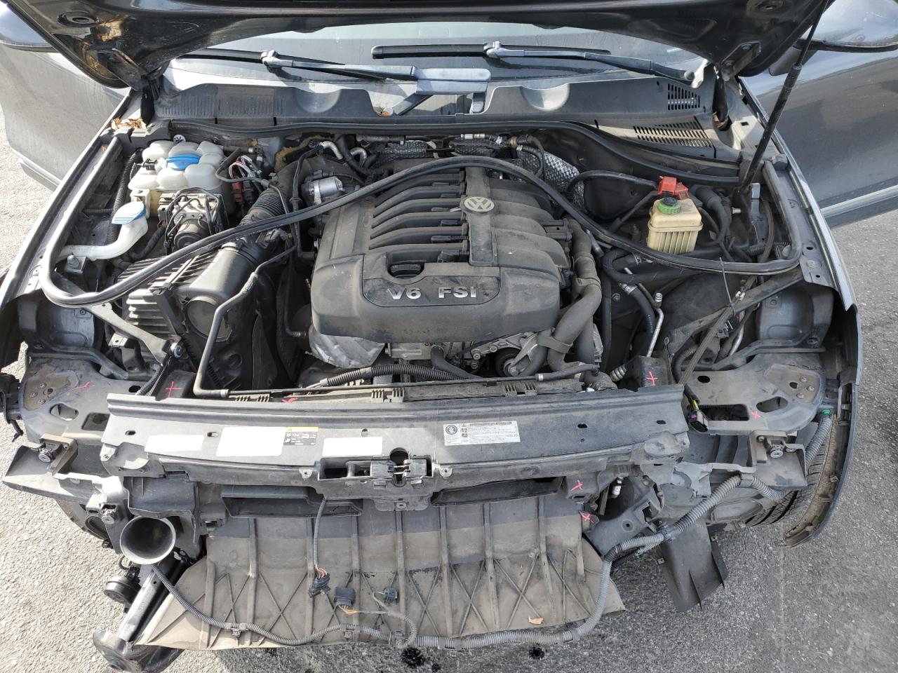 WVGEF9BP2FD004549 2015 Volkswagen Touareg V6