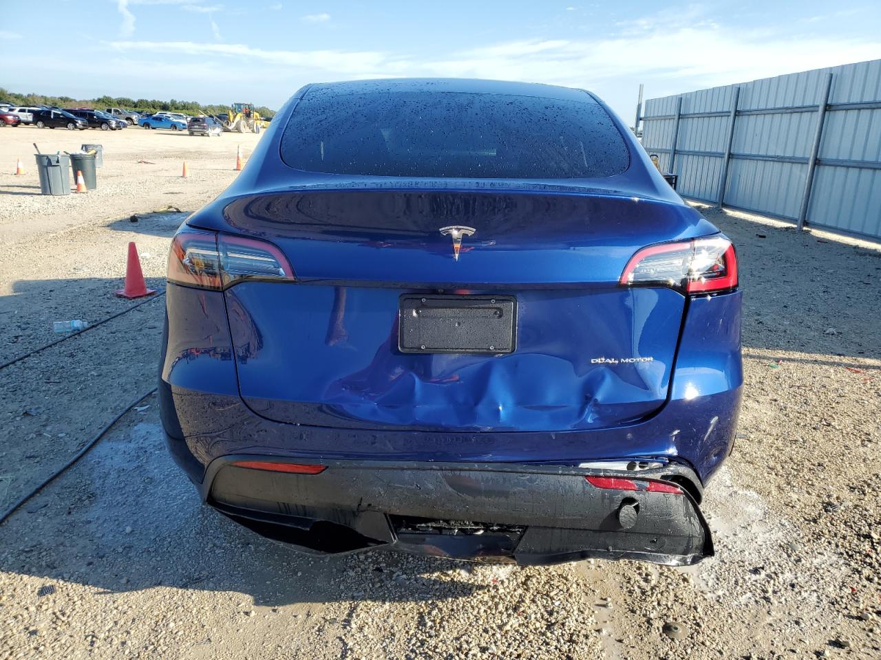 2023 Tesla Model Y VIN: 7SAYGDEE2PA065812 Lot: 73959974