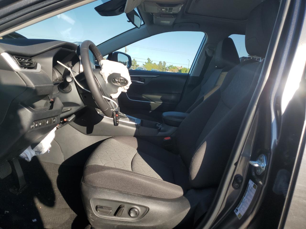 2023 Toyota RAV 4 - Image 7