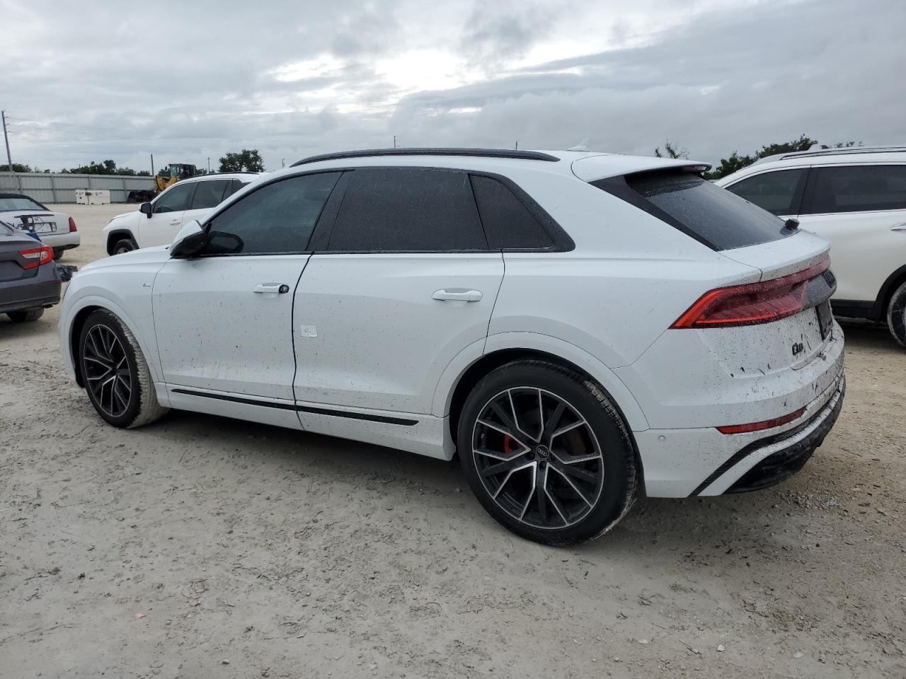 WA1FVBF1XPD005663 2023 AUDI Q8 - Image 2