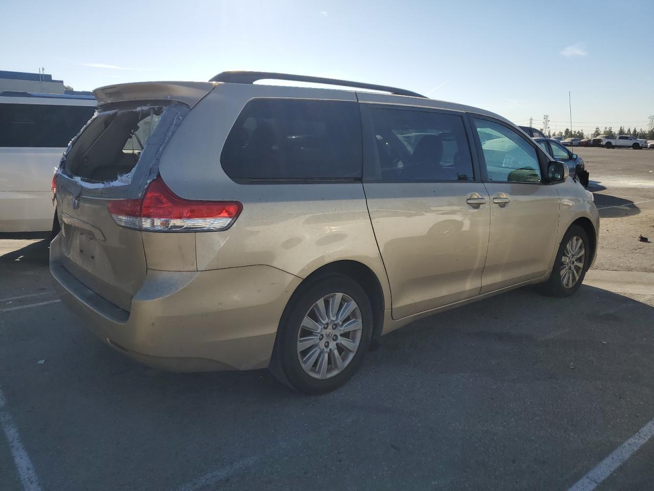 2012 Toyota Sienna - Image 3