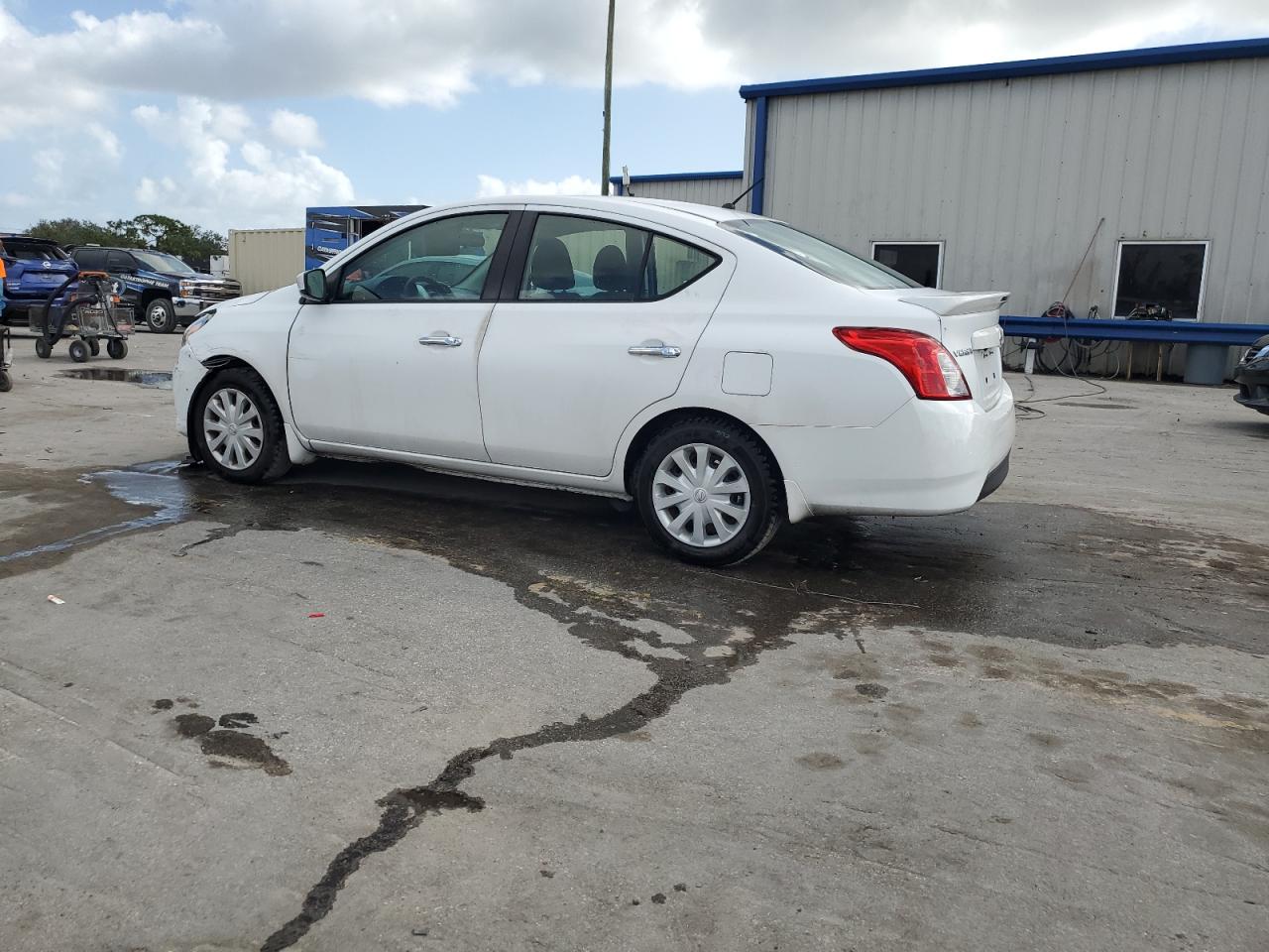 VIN 3N1CN7AP4KL867753 2019 NISSAN VERSA no.2