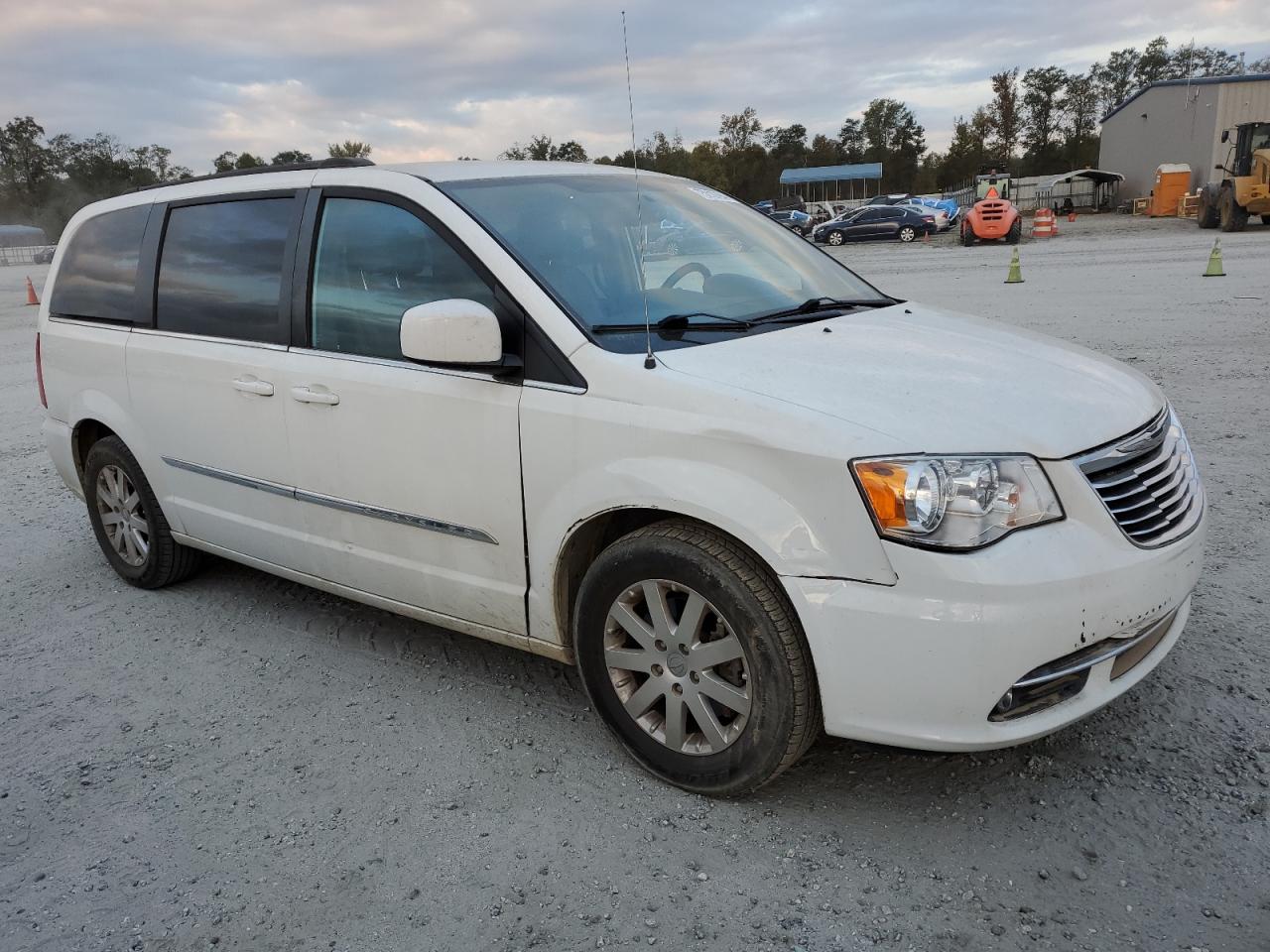 2014 Chrysler Town & Country - Image 4