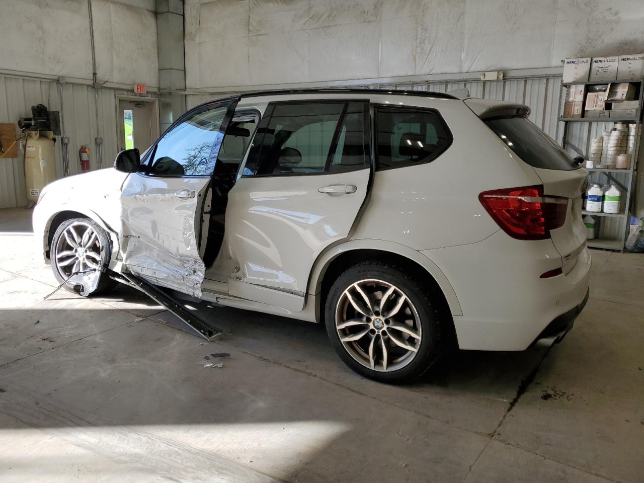 VIN 5UXWX9C32H0W73205 2017 BMW X3 no.2