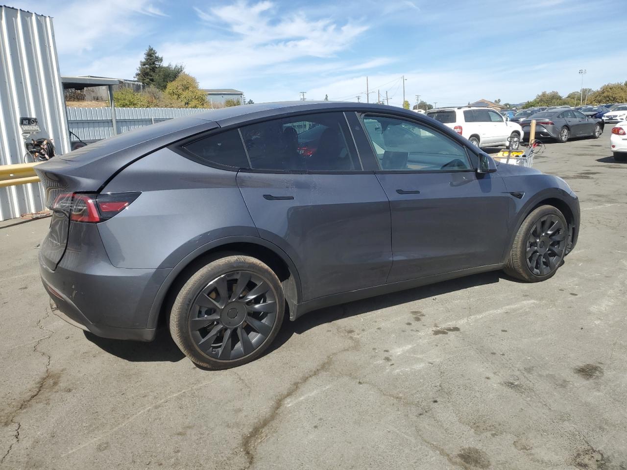 VIN 7SAYGDEE8PF912643 2023 TESLA MODEL Y no.3