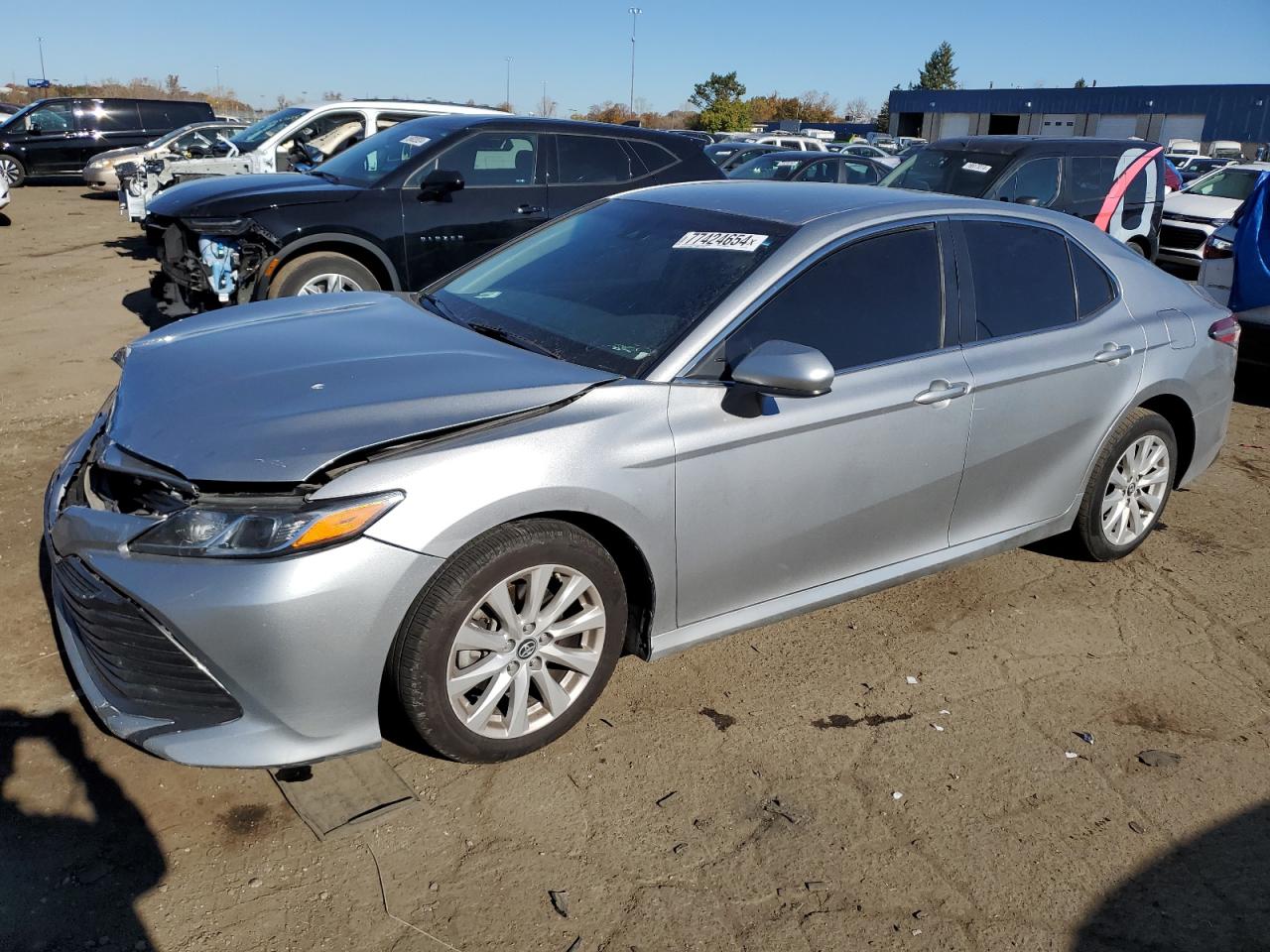 VIN 4T1B11HK2JU102133 2018 TOYOTA CAMRY no.1