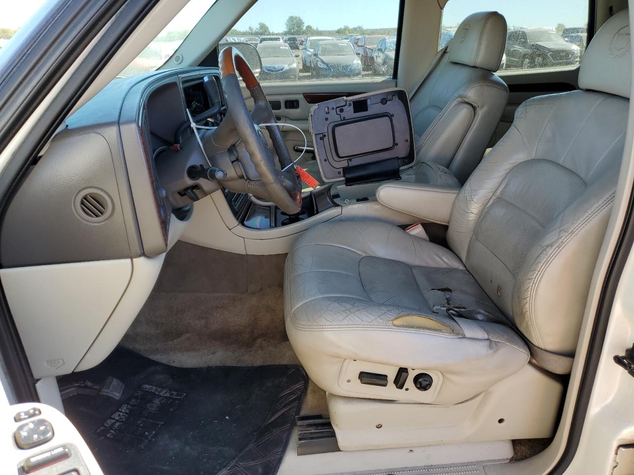 1GYEK63N22R108624 2002 Cadillac Escalade Luxury