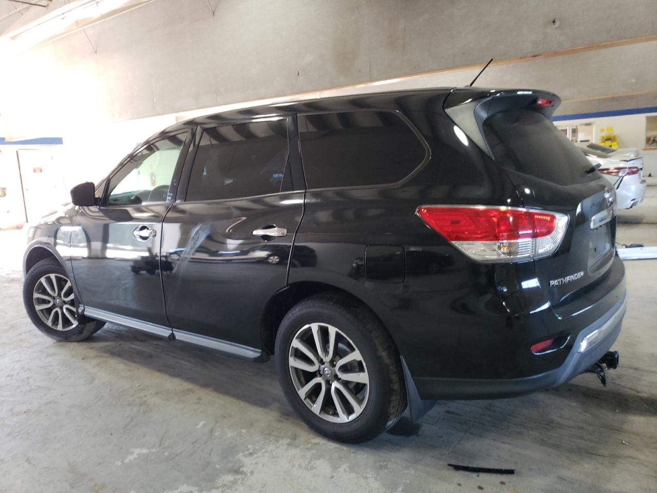2013 Nissan Pathfinder - Image 2