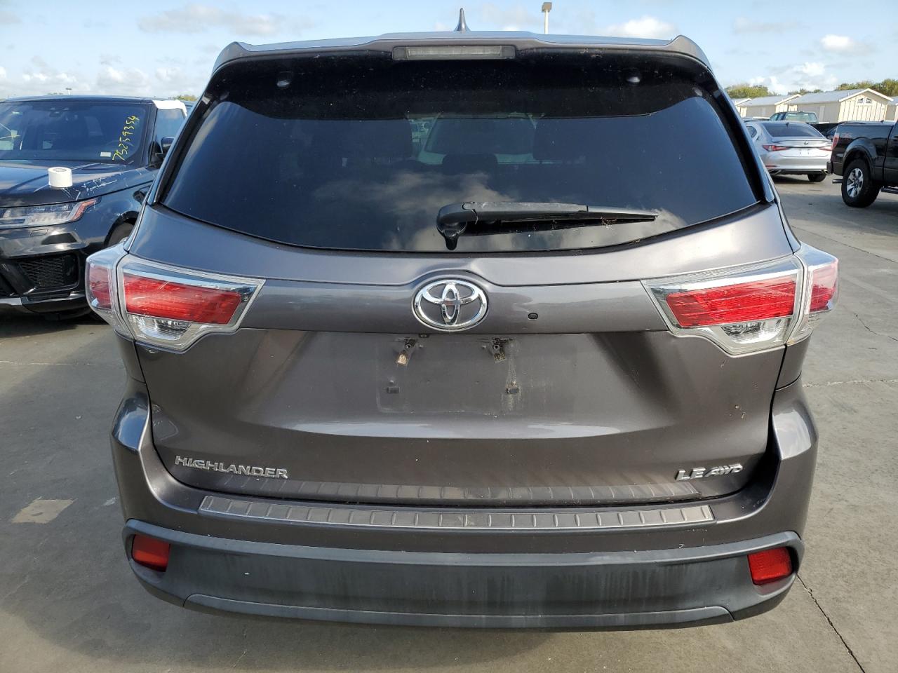 5TDBKRFH7GS315521 2016 Toyota Highlander Le