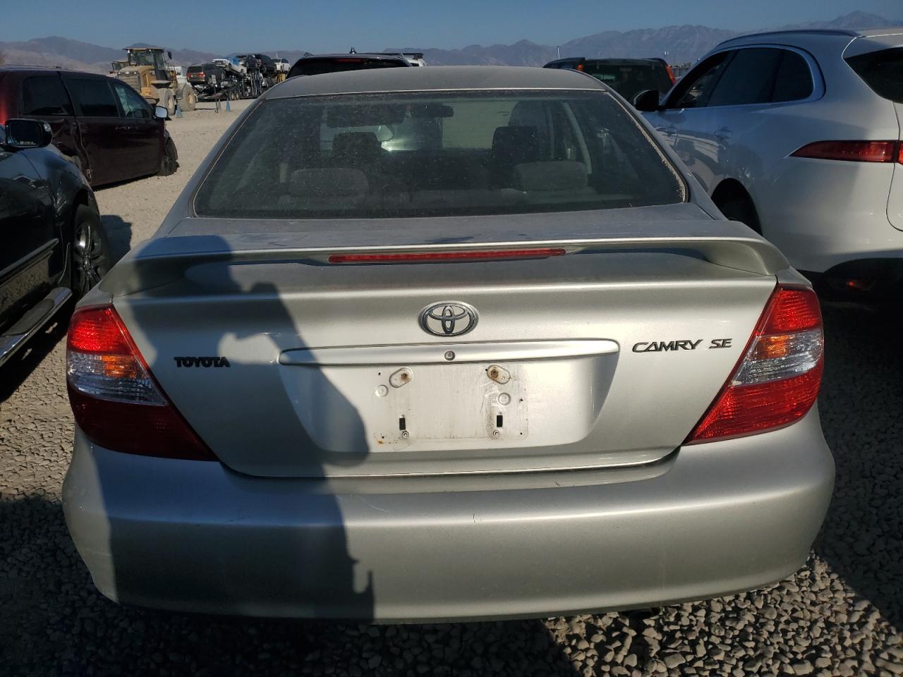 JTDBE32K340252972 2004 Toyota Camry Le