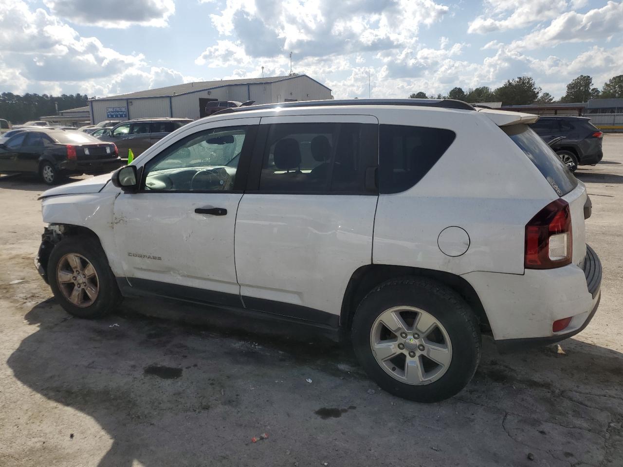 VIN 1C4NJCBB7GD681716 2016 JEEP COMPASS no.2