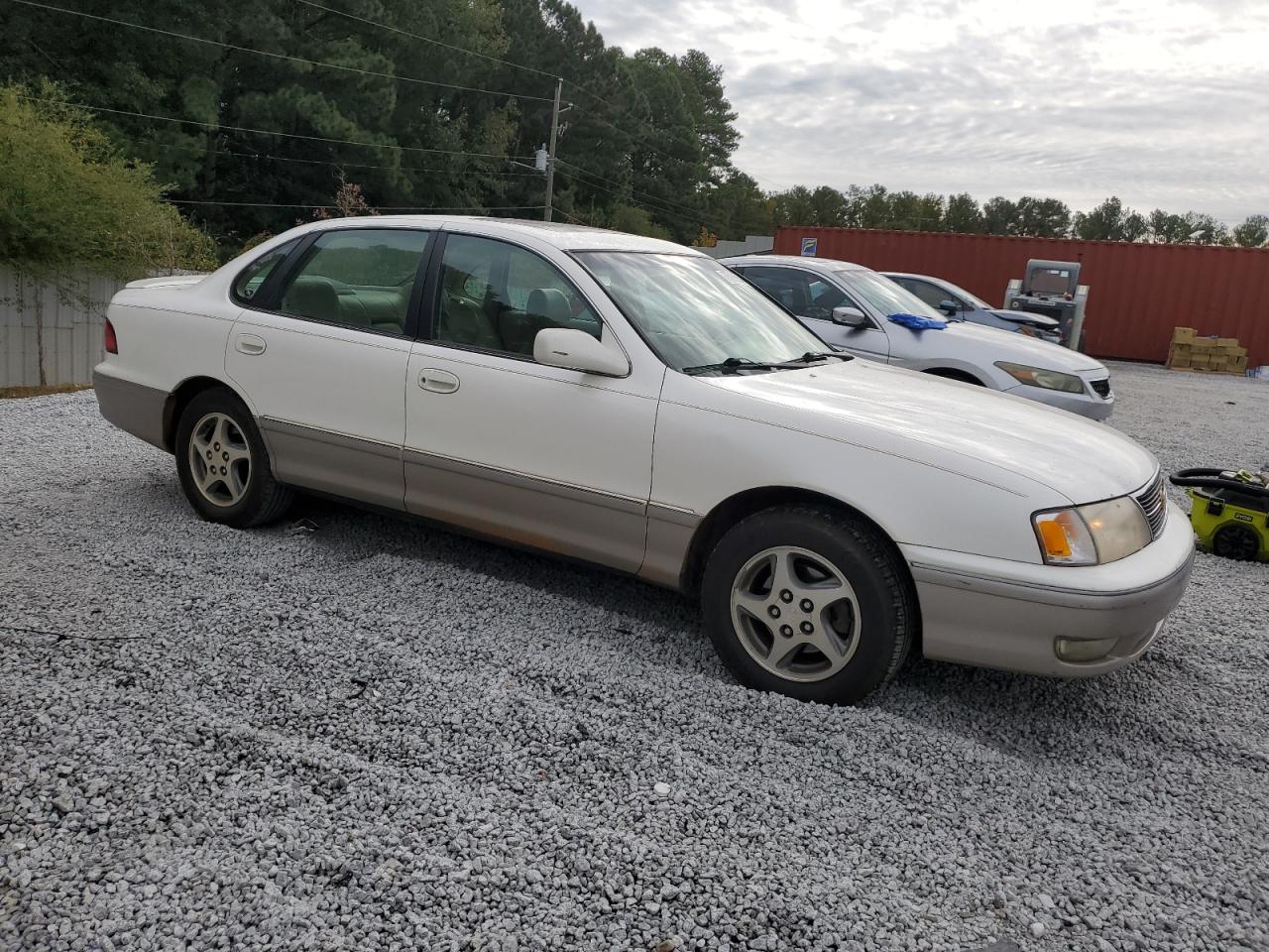 1999 Toyota Avalon - Image 4
