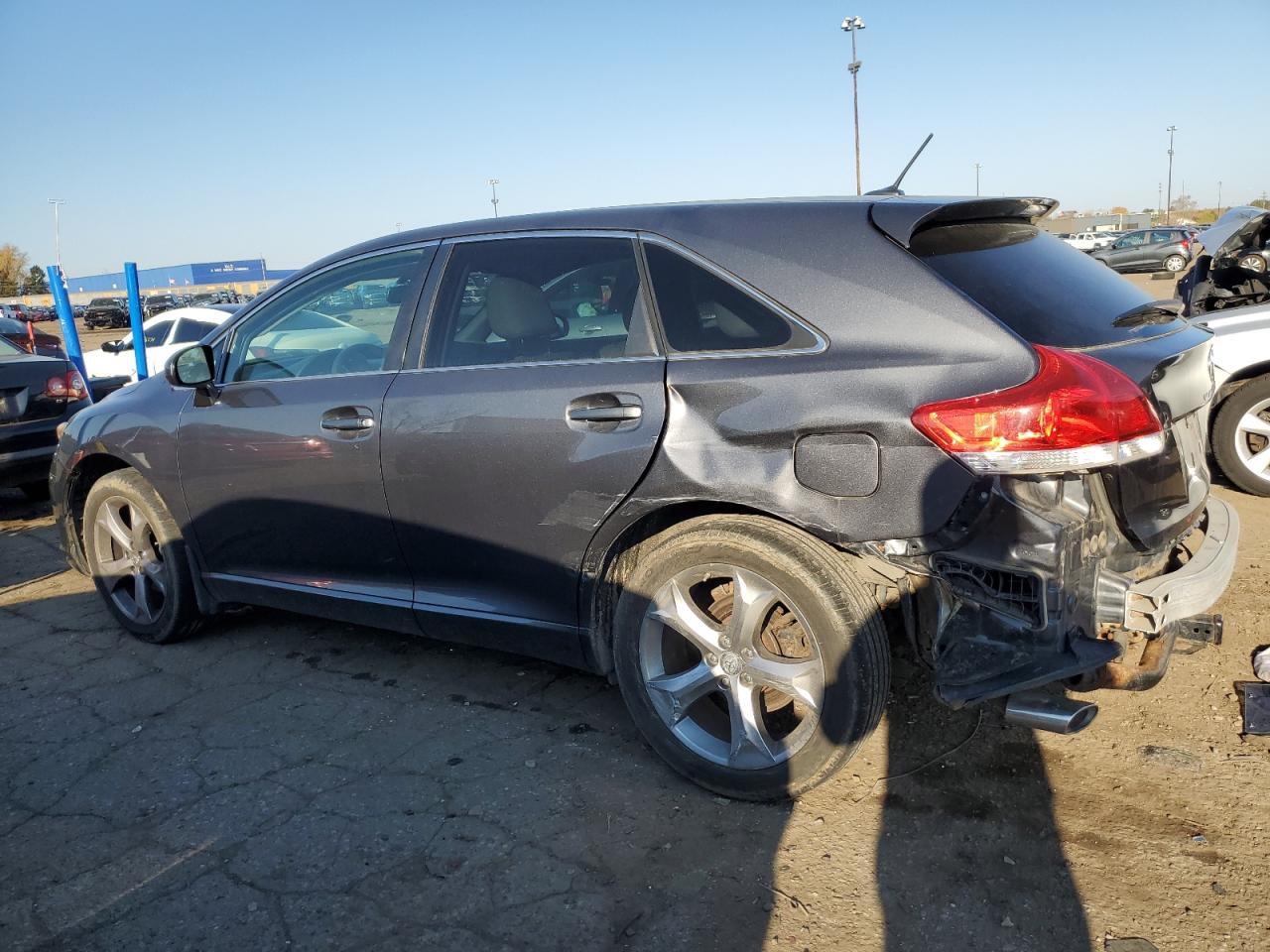 2011 Toyota Venza - Image 2