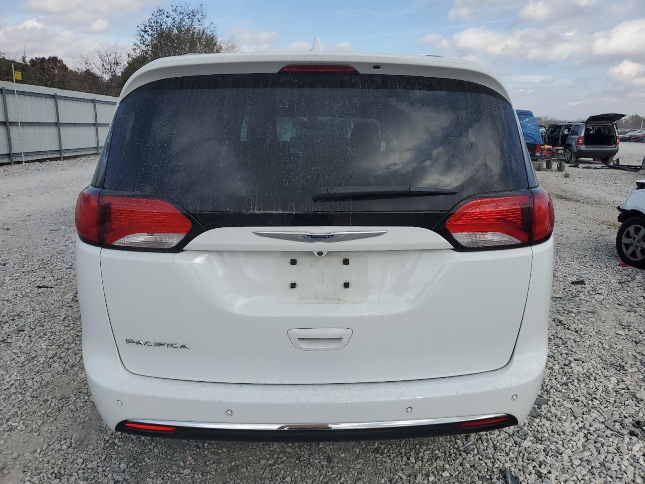 2019 Chrysler Pacifica - Image 6