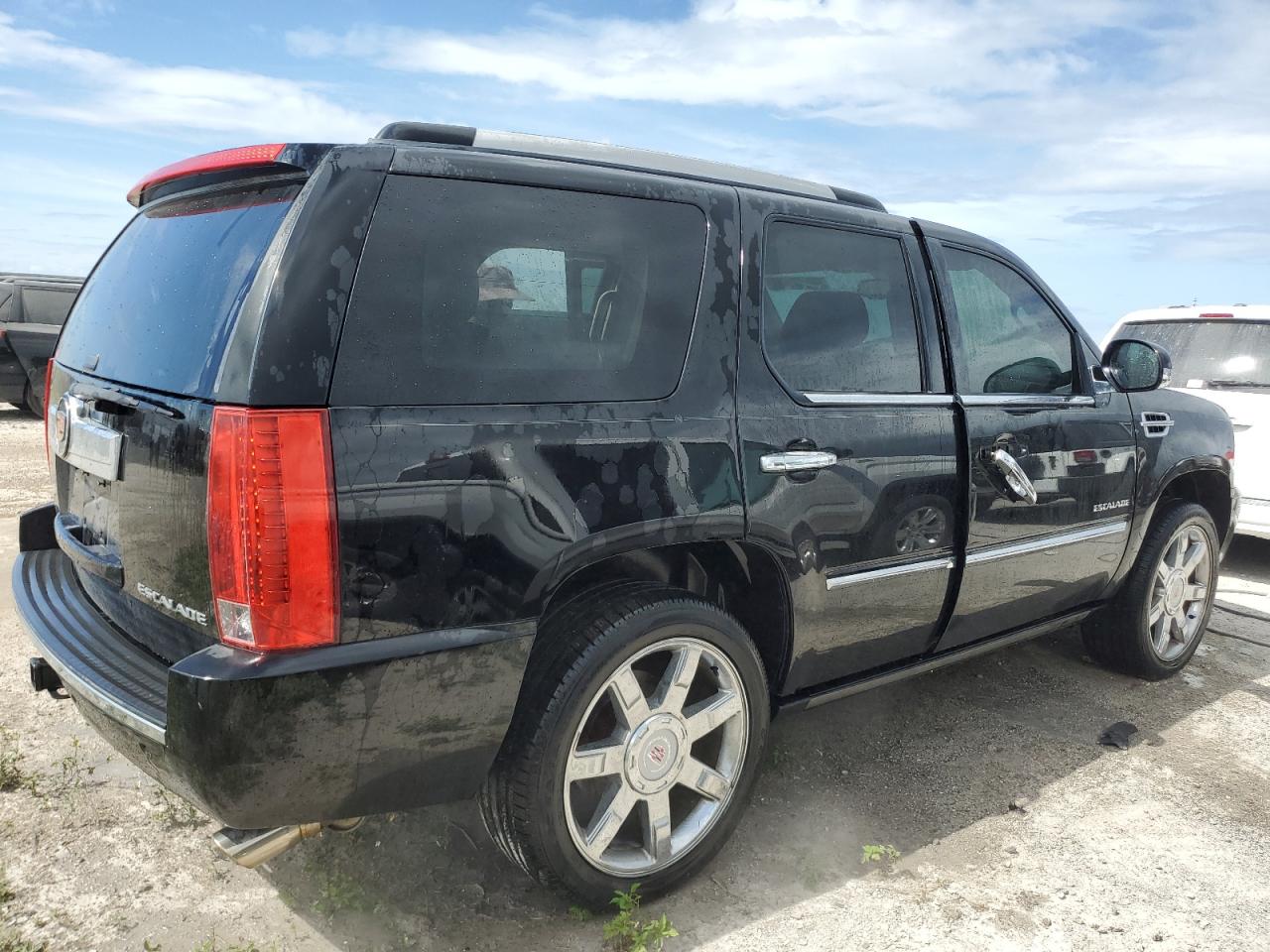 2014 Cadillac Escalade - Image 3