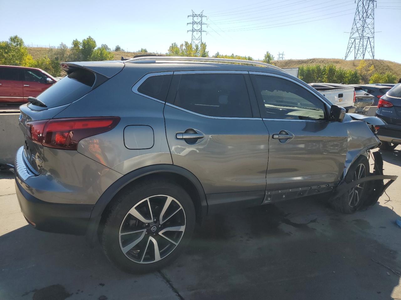 2017 Nissan Rogue - Image 3