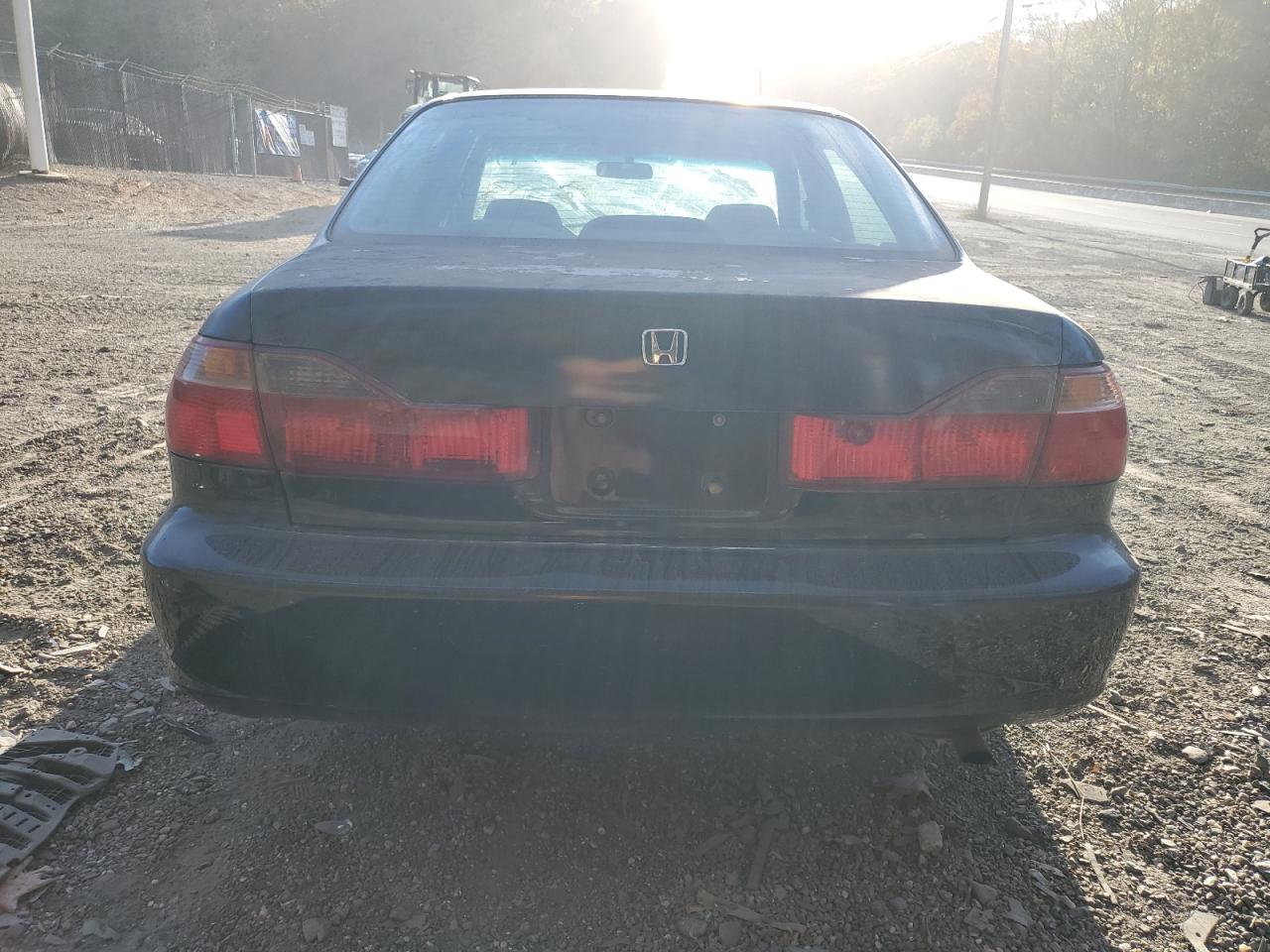 2000 Honda Accord Lx VIN: 1HGCG6650YA124971 Lot: 76683424