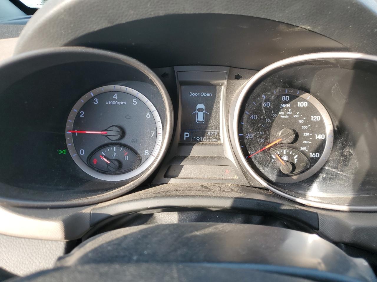 2016 Hyundai Santa Fe - Image 9